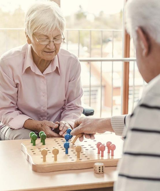 Ancianos jugando